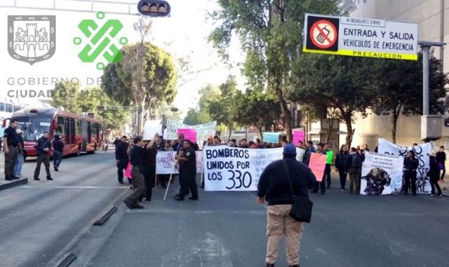 Bomberos desquician el tránsito de tres vialidades Bomberos desquician el tránsito de tres vialidades