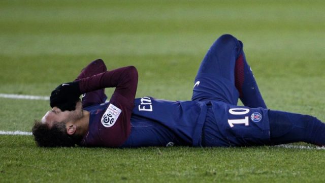 Neymar sería multado por la UEFA ante insultos al árbitro