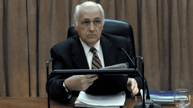 Muere un juez que llevaba el caso de Cristina Kirchner