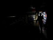 Cuarto día sin luz en Venezuela; reportan muerte de 21 personas hospitalizadas