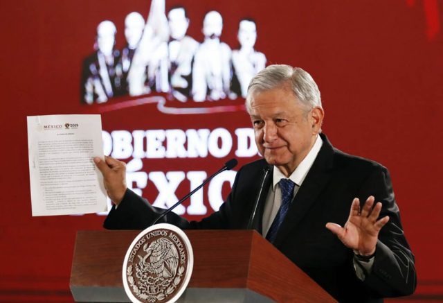 Obrador se compromete a no reelegirse