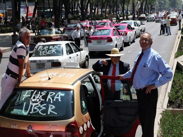 Taxistas amenazan con «paralizar» la ciudad si Uber no se va Proceso - Taxistas amenazan con «paralizar» la ciudad si Uber no se va