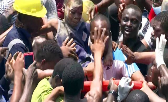 100 niños quedan atrapados en Nigeria tras el derrumbe de su escuela Publimetro - 100 niños quedan atrapados en Nigeria tras el derrumbe de su escuela