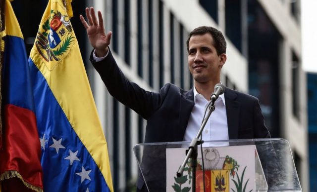 Guaidó pide convencer a militares y militantes para acabar con maduro T13 - Guaidó pide convencer a militares y militantes para acabar con maduro