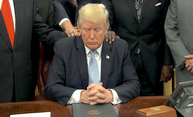 Trump pide a los republicanos no traicionarlo por el muro The Christian Broadcasting Network - Trump pide a los republicanos no traicionarlo por el muro