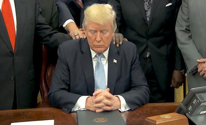 The Christian Broadcasting Network - Trump pide a los republicanos no traicionarlo por el muro