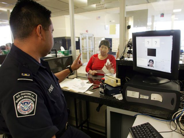 Gobierno de Trump podría cerrar 21 oficinas de migración Thoughtco - Gobierno de Trump podría cerrar 21 oficinas de migración