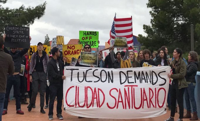 Univision - «Ciudades santuario» serán penalizadas si no cooperan con detención de inmigrantes