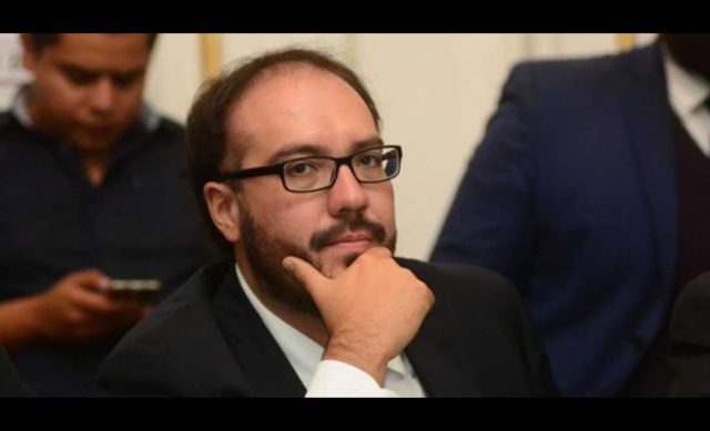 Siguen las acusaciones contra Mauricio Toledo Lo acusan de cobrar diezmo y ejercer presión psicológica a sus trabajadores