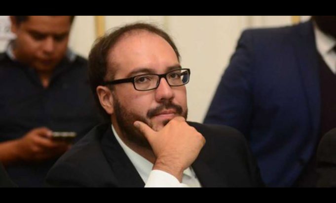 Lo acusan de cobrar diezmo y ejercer presión psicológica a sus trabajadores