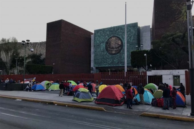 La CNTE amenaza con más bloqueos al palacio legislativo