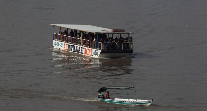 Cerca de 150 personas que viajaban a bordo cayeron al río Tigris