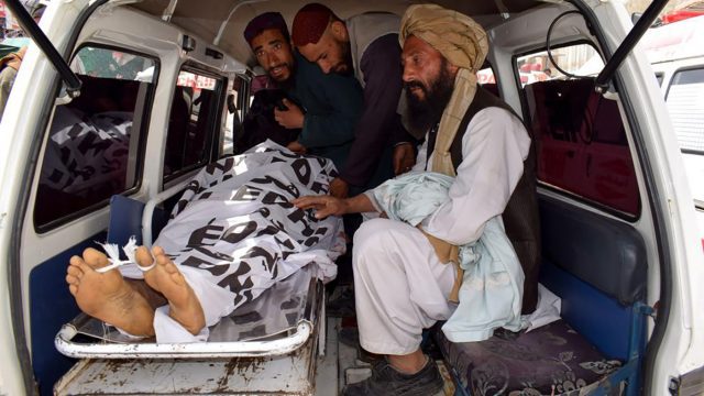 Atentado con bomba deja al menos 20 muertos y 48 heridos en Pakistán