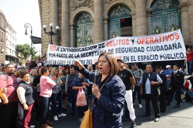 Ambulantes de la CDMX protestan frente al Congreso local Acusan detenciones injustas y hostigamientos por parte de las autoridades capitalinas