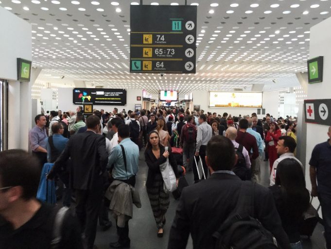Eje Central - Inicio de vacaciones provoca caos en el Aeropuerto de la Cdmx