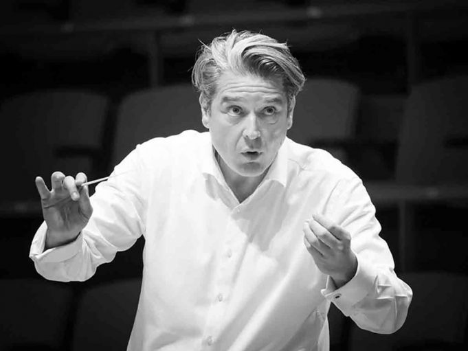 Excélsior - INBA despide a Srba Dinić como director de la Orquesta del Teatro de Bellas Artes