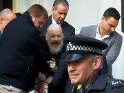 Ecuador retira asilo a Julian Assange y es detenido por autoridades londinenses La Vanguardia - Ecuador retira asilo a Julian Assange y es detenido por autoridades londinenses