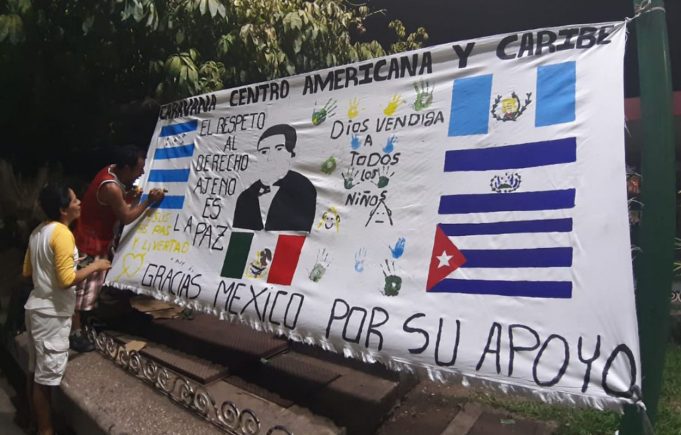 Migrantes cubanos se unen a Caravana madre; inician su andar por Chiapas