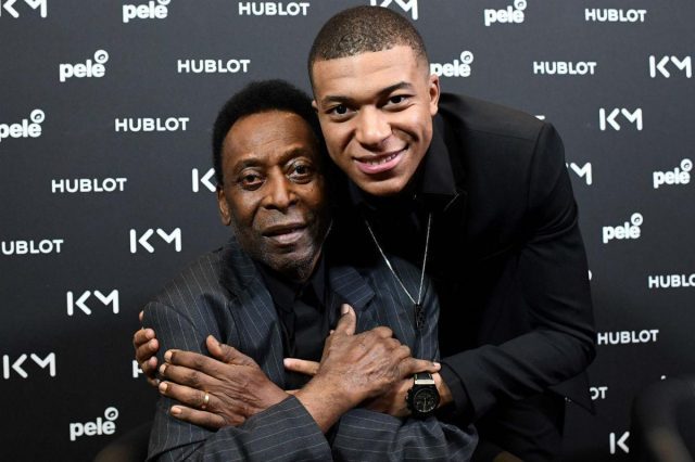 Pelé es hospitalizado de emergencia en París