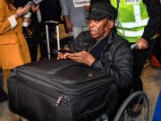 Tras hospitalización en París, Pelé regresa a Sao Paulo