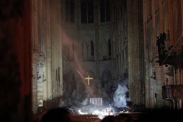 Balance de pérdidas y rescates tras incendio en la catedral de Notre Dame