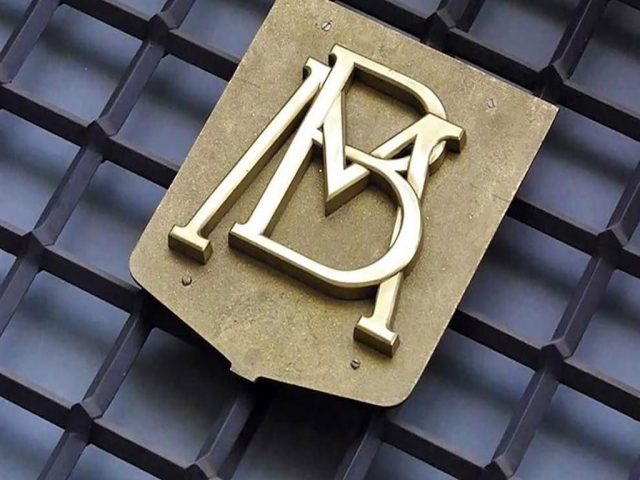 Especialistas prevén menor inflación y un PIB bastante débil Plumas Atómicas - Especialistas prevén menor inflación y un PIB bastante débil