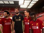 Salah y Mané están lejos de salir del Liverpool El Liverpool presentó su nueva camiseta para temporada 2019-2020