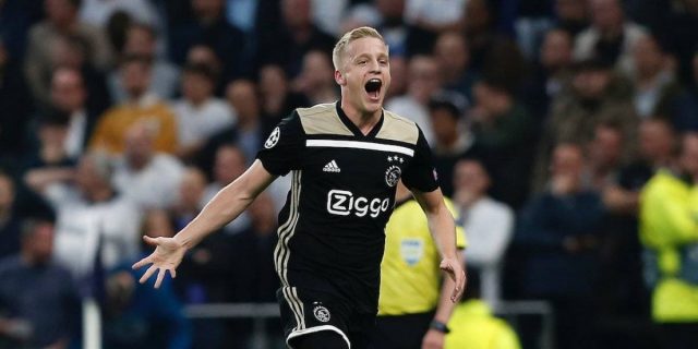 El Ajax tiene un pie en Madrid Por la mínima diferencia, los holandeses se acercan a la gran final