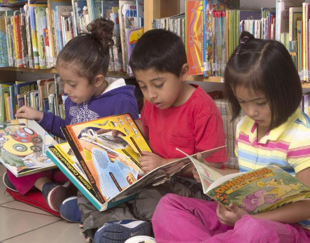 Programa “Amaneciendo con la lectura” inicia actividades en planteles del Edomex Los alumnos de primaria tendrán 20 minutos de lectura al día