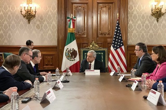Tema migratorio debe atenderse en conjunto: AMLO a Trump Legisladores de EUA ven con malos ojos la construcción de un muro fronterizo con México