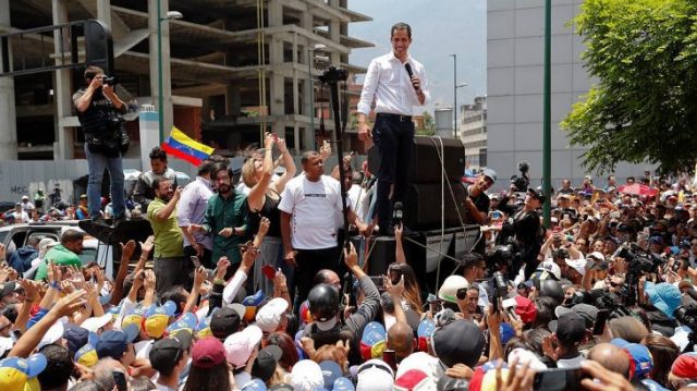 Guaidó llamó a un paro escalonado para que renuncie Maduro