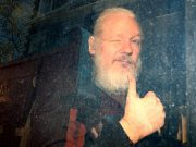 Condenan con cárcel a Julian Assange, fundador de WikiLeaks Assange Reuters