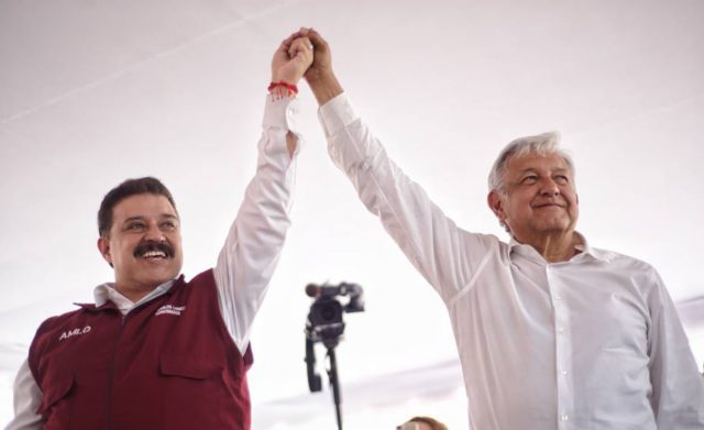 AMLO y el «superfarmacéutico» Carlos Lomelí