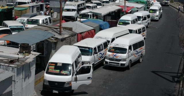 Transportistas fuera de norma: operan 122 mil de 230 mil unidades