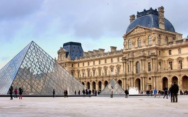 Museo de Louvre cierra por inconformidad de trabajadores
