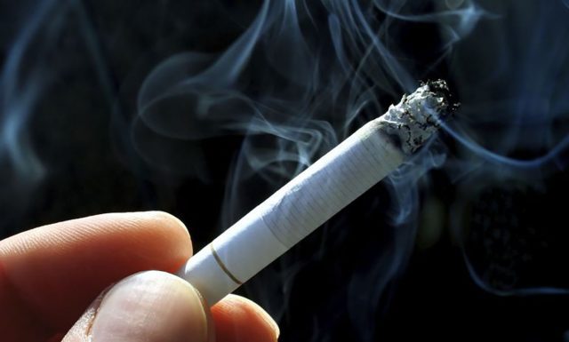 Niños en Puebla fuman tabaco desde los 11 años