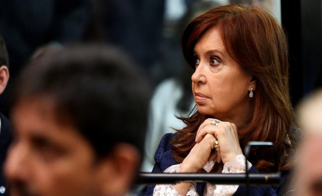 Cristina Kirchner comienza su juicio por corrupción Former Argentine President Cristina Fernandez de Kirchner looks on in a court room before the start of a corruption trial, in Buenos Aires