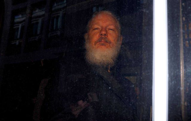 Assange asegura que luchará para evitar ser extraditado a EUA Assange asegura que luchará para evitar ser extraditado a EUA