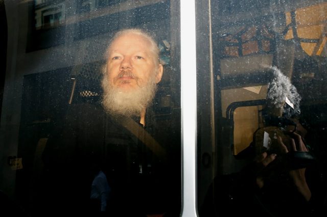 Expertos en derechos humanos consideran excesiva la condena para Assange