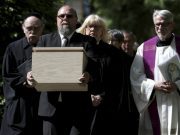 Sepultan restos de víctimas de la Segunda Guerra Mundial