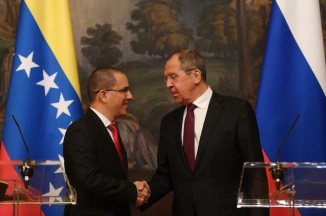 Milicia venezolana puede vencer a cualquier Ejército del mundo: asegura Jorge Arreaza El canciller venezolano afirmó que la oposición no tiene permiso de EUA para negociar con ellos
