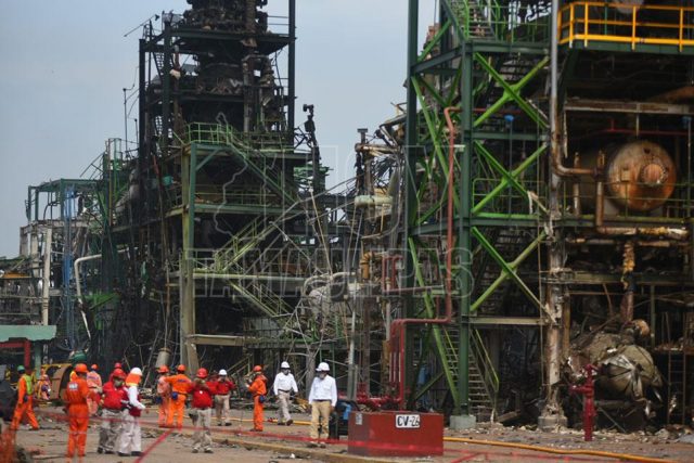 Amenaza de bomba en Complejo Petroquímico Pajaritos provocó la evacuación de trabajadores Falsa alarma aseguran trabajadores de Pemex