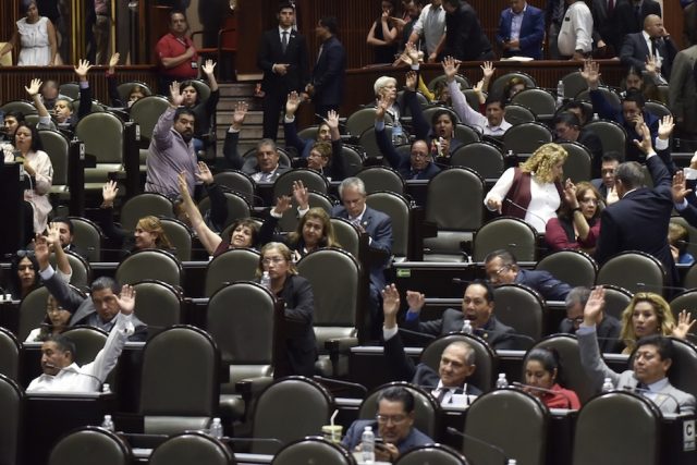 Aprueban diputados minuta a reforma educativa Aprueban diputados minuta a reforma educativa