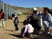 Migrantes sufren temperaturas extremas en la frontera norte de Sonora Más de 1 500 migrantes decidieron entregarse a las autoridades norteamericanas