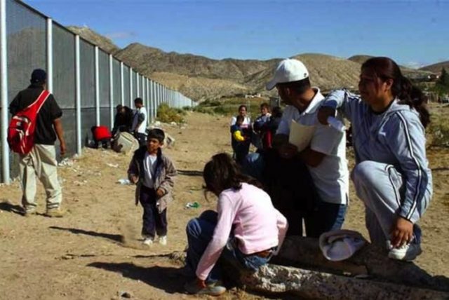 Migrantes sufren temperaturas extremas en la frontera norte de Sonora Más de 1 500 migrantes decidieron entregarse a las autoridades norteamericanas
