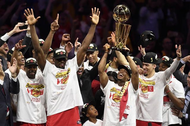 ¡Raptors históricos! Se coronan en casa de los Warriors