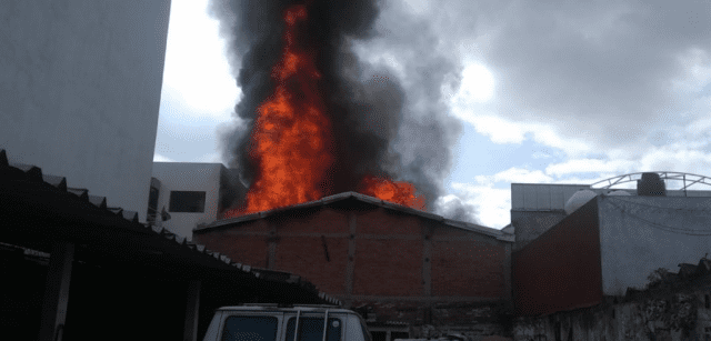 Bomberos combaten un incendio en Portales Sur No se registran lesionados