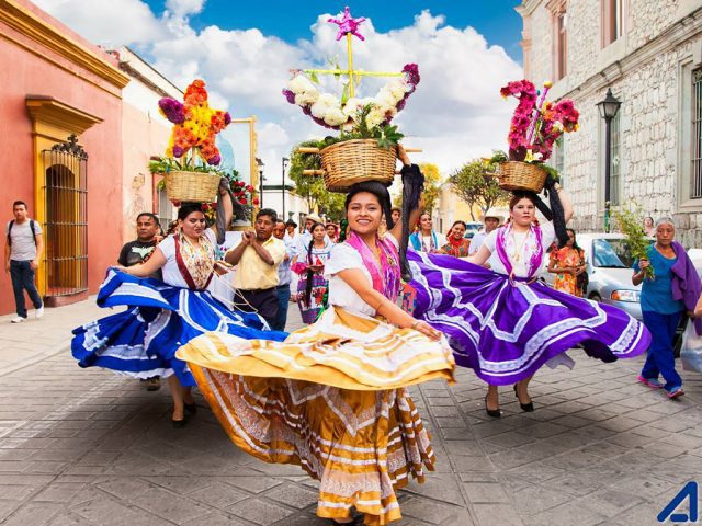 Oaxaca ya prepara todo para la Guelaguetza Mexico en auto - Oaxaca ya prepara todo para la Guelaguetza