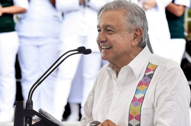 Obrador pide la paz al EZLN para trabajar por la unidad del país