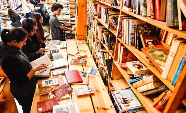 Gran Remate de Libros supera récord de asistencia Chilango - Gran Remate de Libros supera récord de asistencia